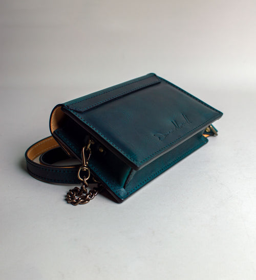 rear-view-of-emerald-luxury-leather-purse-handmade-in-the-us