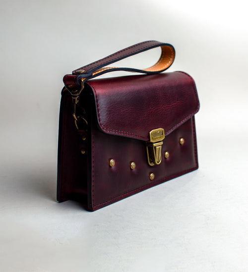 Side-View-of-small-padded-handmade-luxury-purse-made-out-of-dark-red-italian-leather-by-duncan-maxwell